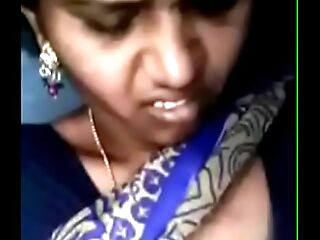 VID-20190502-PV0001-Kudalnagar (IT) Tamil 32 yrs elderly married beautiful, hot and mind-blowing housewife aunty Mrs. Vijayalakshmi showing the brush boobs to the brush 19 yrs elderly unmarried neighbour boy sex porn video